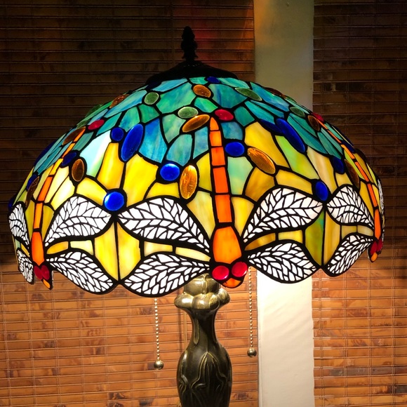Tiffany style table lamp - Picture 1 of 10